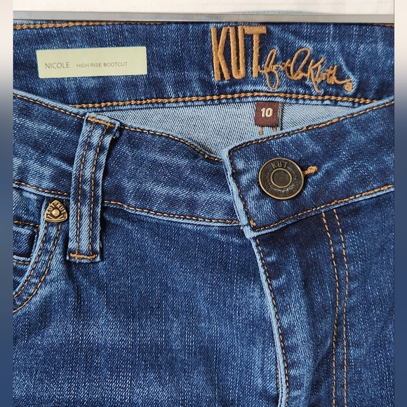 Kut from the Kloth Dark Flare Wide Leg Jeans. SKU D06 - Picture 3 of 6